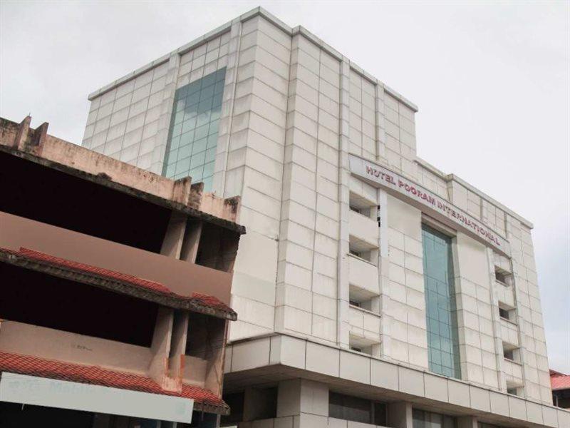 Pooram International Hotel Thrissur Exterior photo
