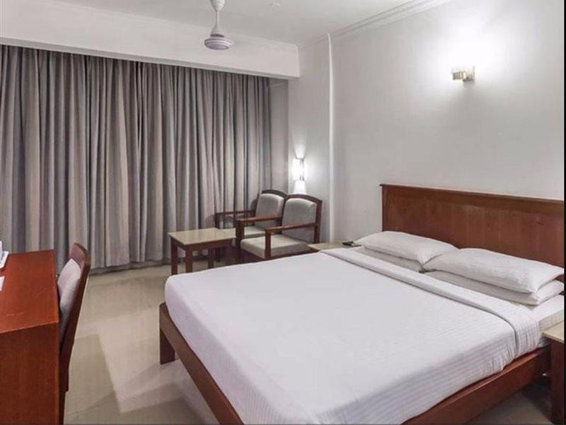 Pooram International Hotel Thrissur Exterior photo