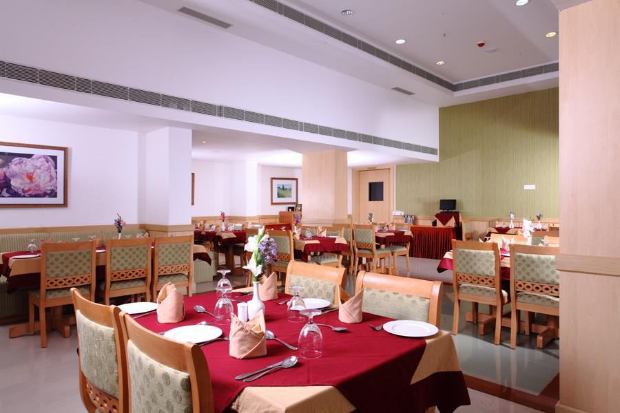 Pooram International Hotel Thrissur Exterior photo