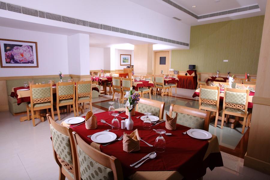 Pooram International Hotel Thrissur Exterior photo