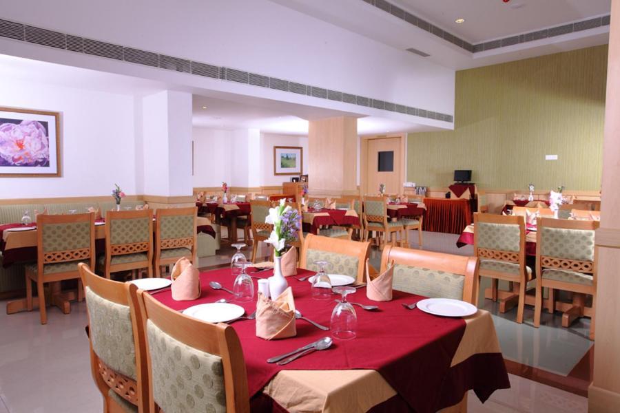 Pooram International Hotel Thrissur Exterior photo
