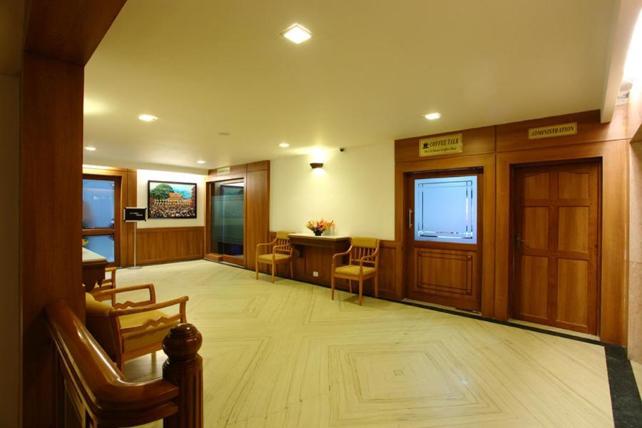 Pooram International Hotel Thrissur Exterior photo