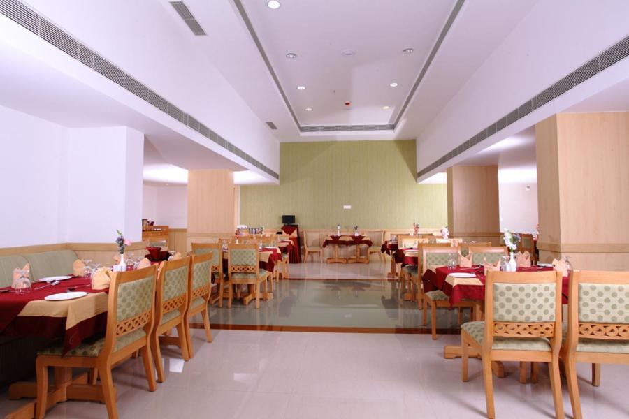 Pooram International Hotel Thrissur Exterior photo