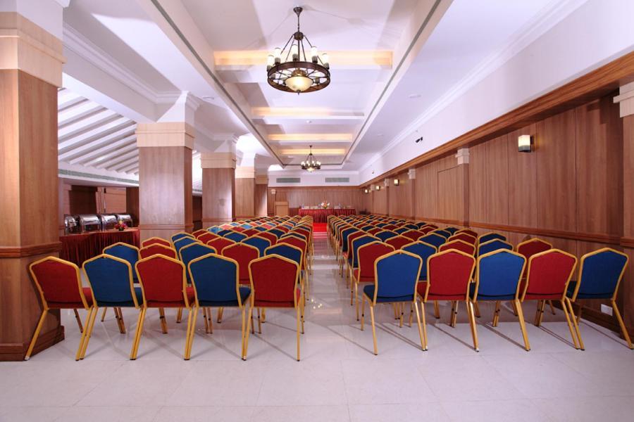 Pooram International Hotel Thrissur Exterior photo