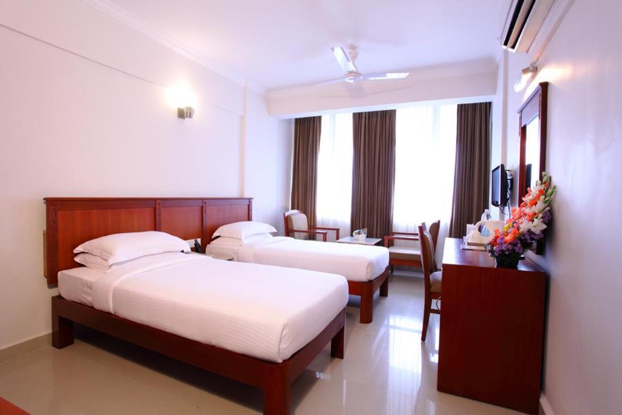 Pooram International Hotel Thrissur Room photo