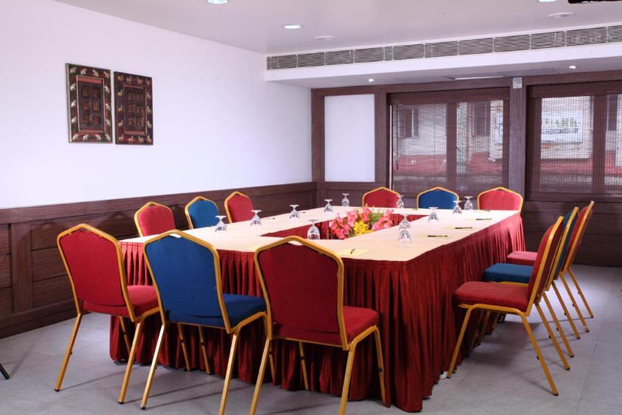 Pooram International Hotel Thrissur Exterior photo