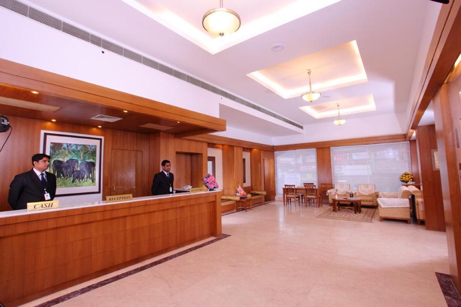 Pooram International Hotel Thrissur Exterior photo