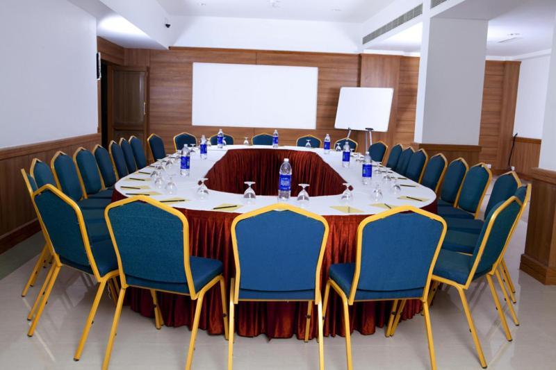 Pooram International Hotel Thrissur Exterior photo